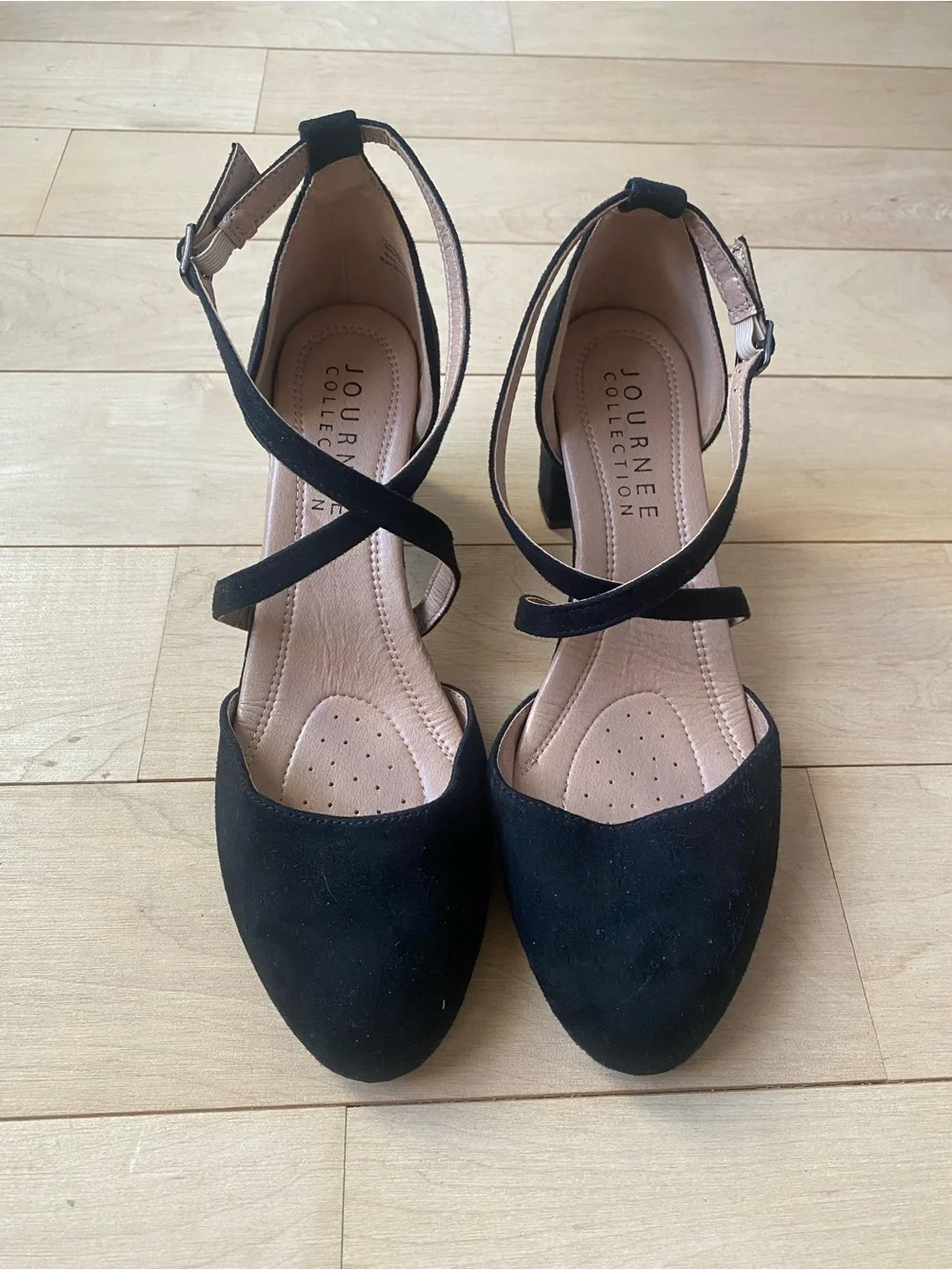 Journee Collection Fosters Black Suede Crisscross Block Heel Pump Size 9